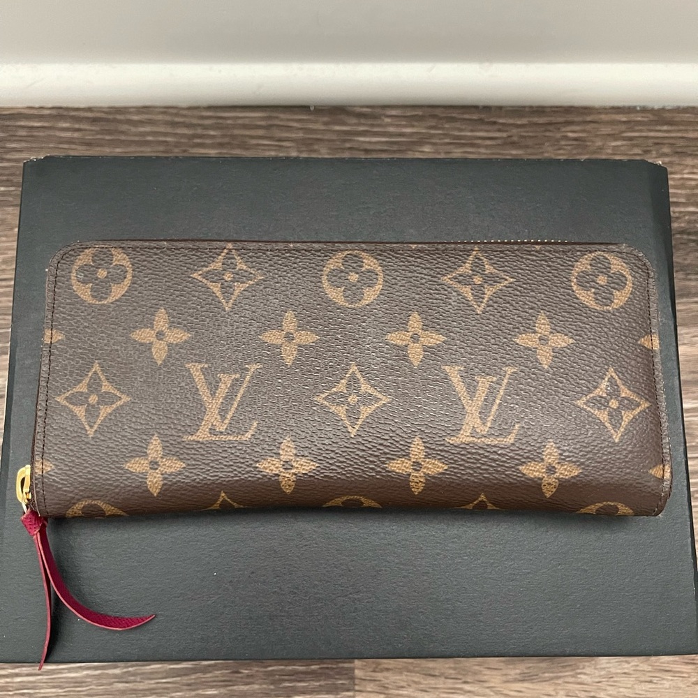 LOUIS VUITTON CLEMENCE WALLET✨ LV Logo and Fuschia Interior
